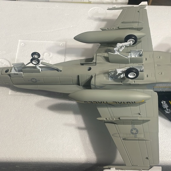 Airplane Model - Picture 4 of 9